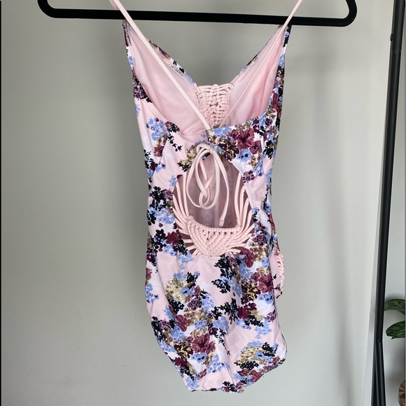Francesca’s Collections One Piece Swim - Picture 2 of 2